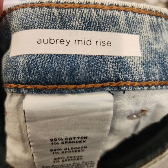 NWT STS Blue Aubrey lightwash distressed stretch denim shorts. Size 30 (10) - Picture 9 of 16